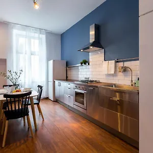 https://friendhouse-apartments.krakowhotelspoland.com